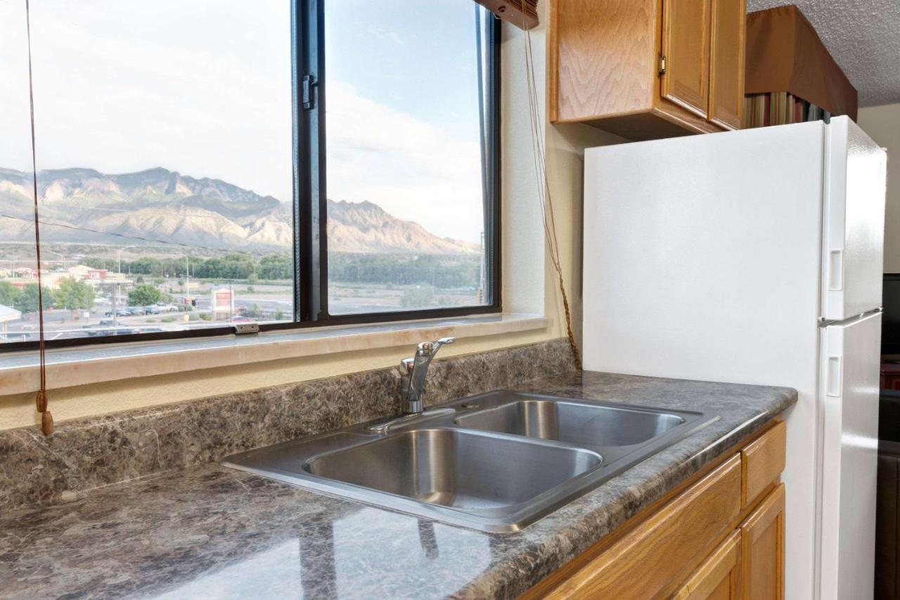 One-Bedroom King Suite - Non-Smoking at Days Inn by Wyndham Bernalillo