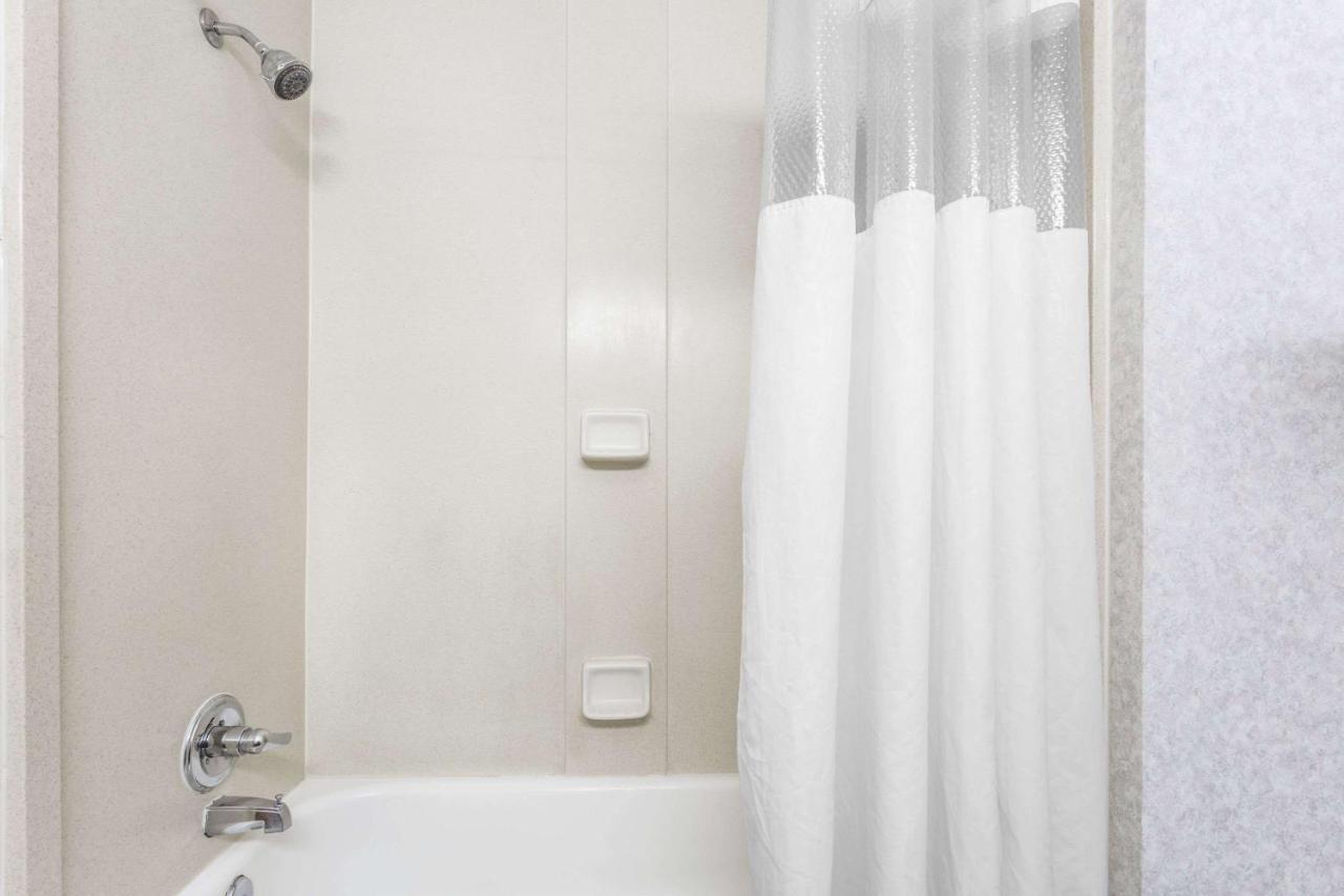 | Days Inn by Wyndham, Glen Allen - Richmond North