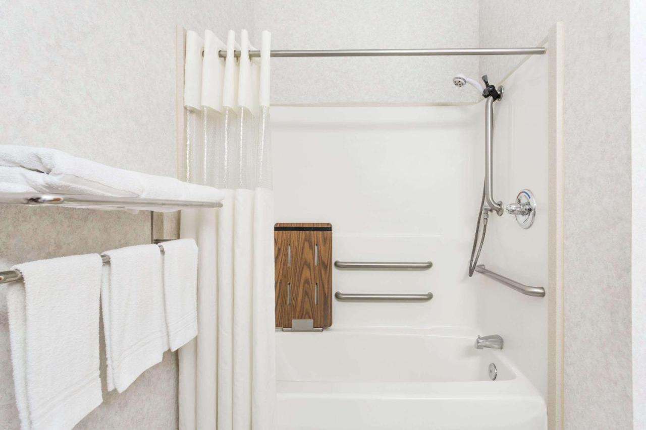 | Days Inn by Wyndham, Glen Allen - Richmond North