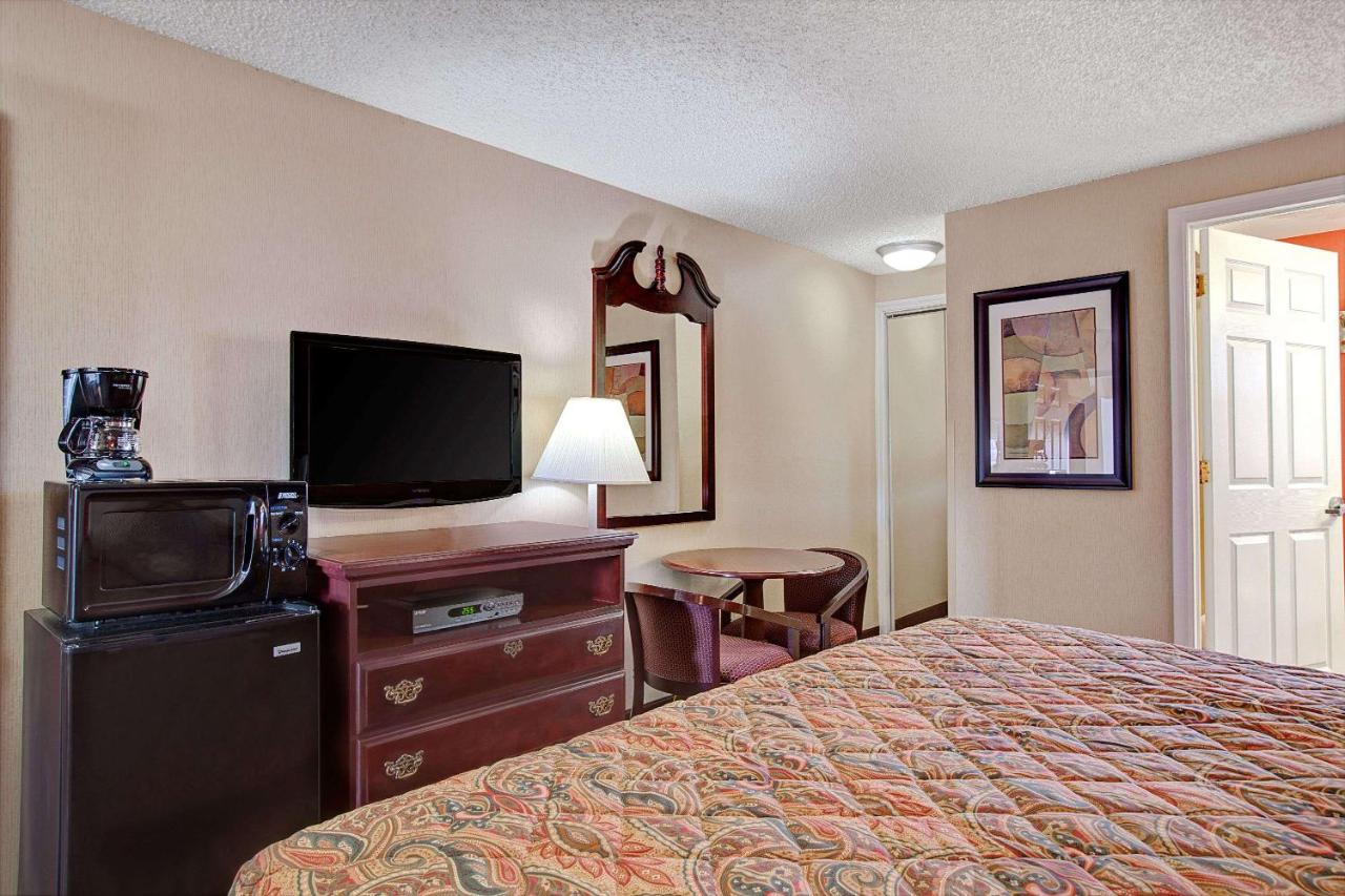 | Days Inn by Wyndham Ridgefield NJ