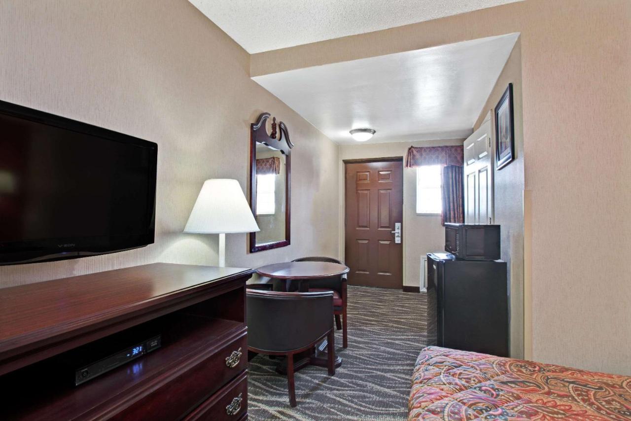 | Days Inn by Wyndham Ridgefield NJ