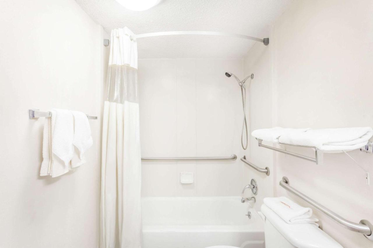King Room - Mobility Access/Non-Smoking at Days Inn by Wyndham Martin