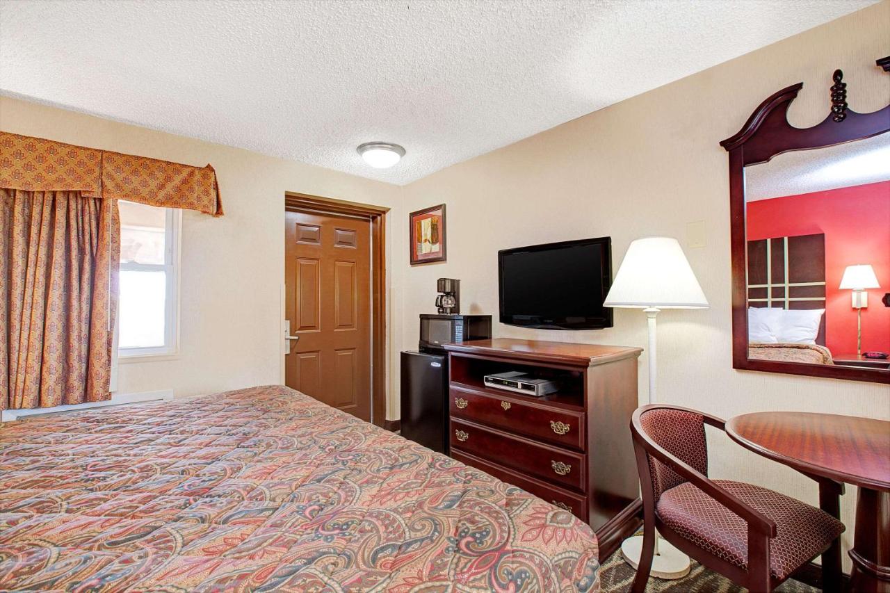 | Days Inn by Wyndham Ridgefield NJ