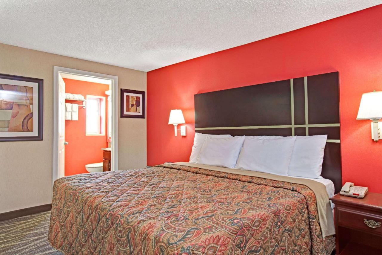 | Days Inn by Wyndham Ridgefield NJ