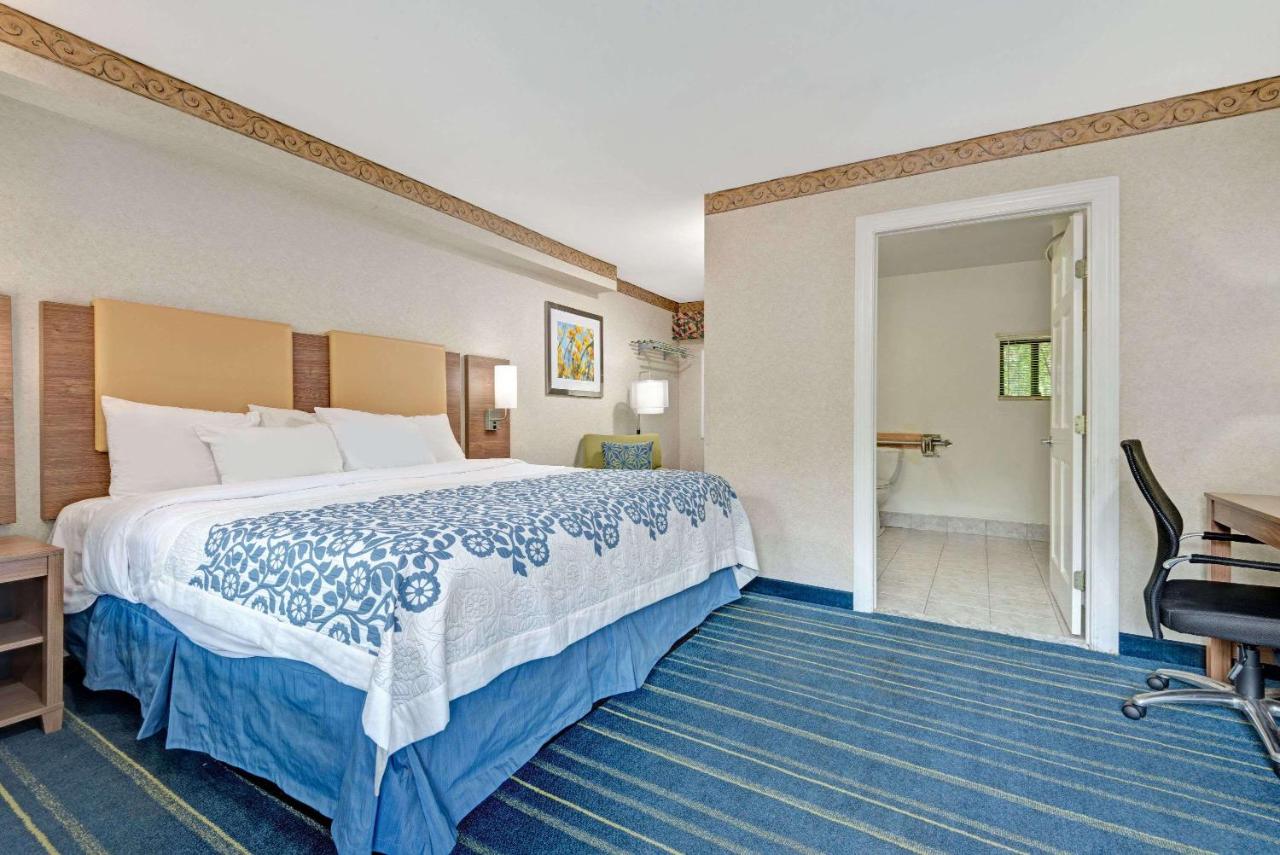 | Days Inn by Wyndham Ridgefield