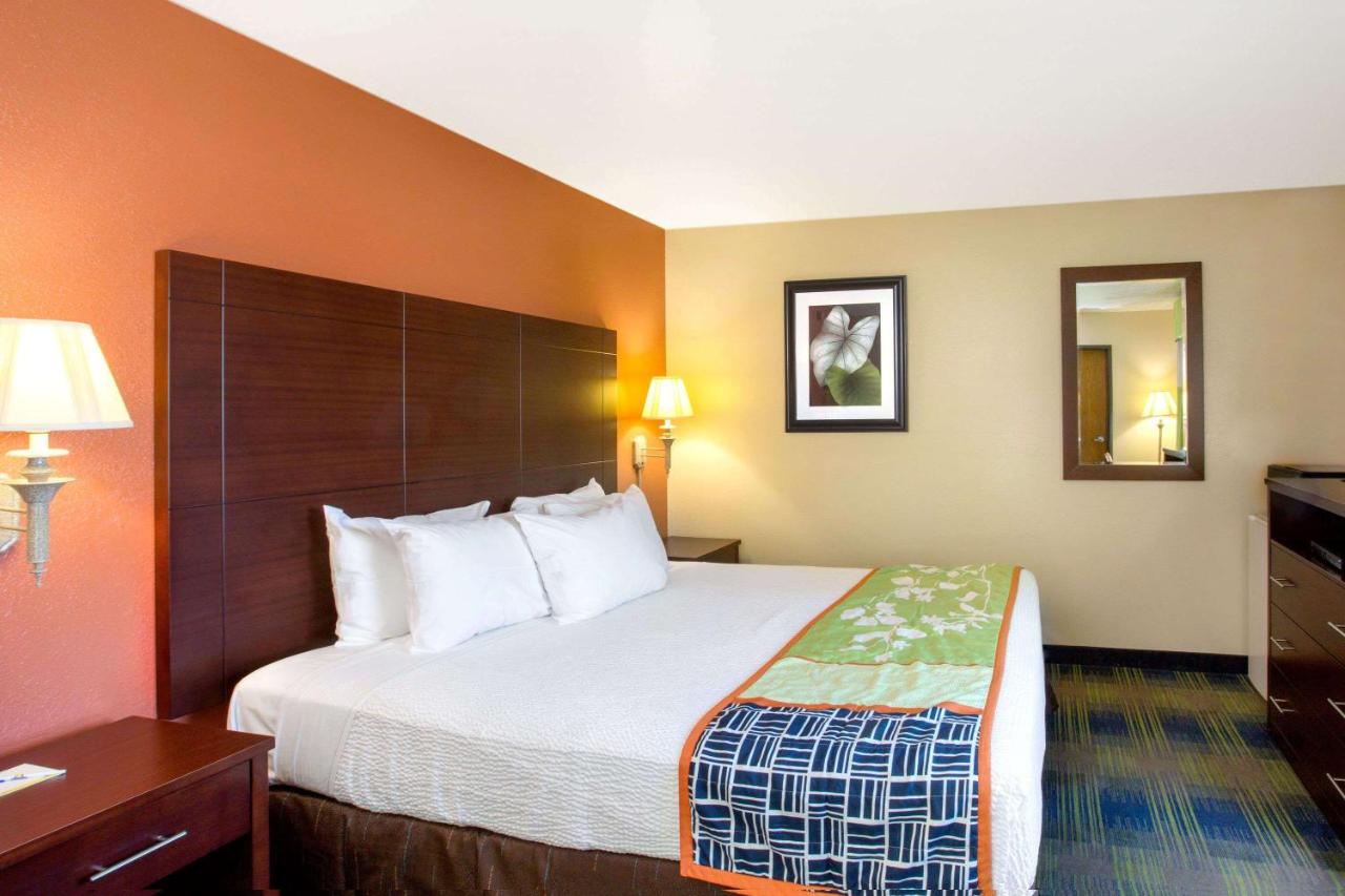 King Room - Non-Smoking at Days Inn by Wyndham Fremont