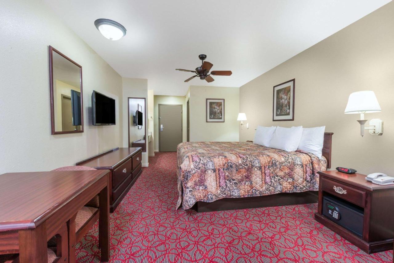 | Days Inn by Wyndham St Peters/St Charles
