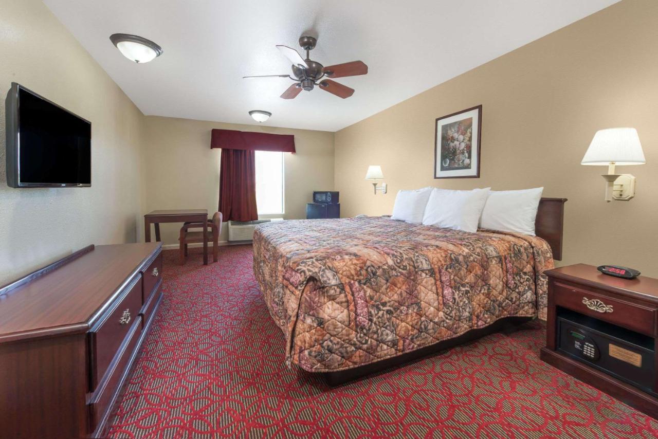 | Days Inn by Wyndham St Peters/St Charles