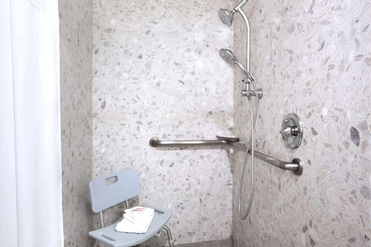 King Room - Mobility/Hearing Access/Non Smoking at Days Inn by Wyndham Fremont