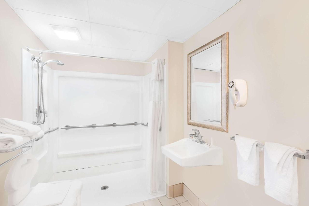 2 Double Beds, Accessible Room, Smoking at Days Inn by Wyndham Springfield/Phil.Intl Airport