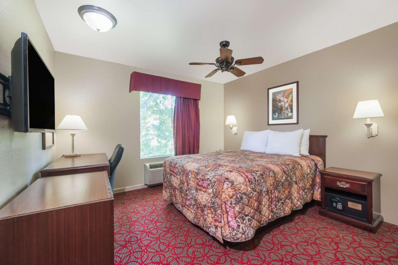 | Days Inn by Wyndham St Peters/St Charles