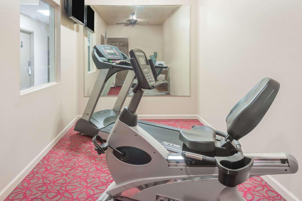 | Days Inn by Wyndham St Peters/St Charles