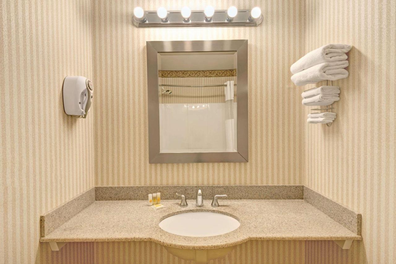 | Days Inn by Wyndham Ridgefield