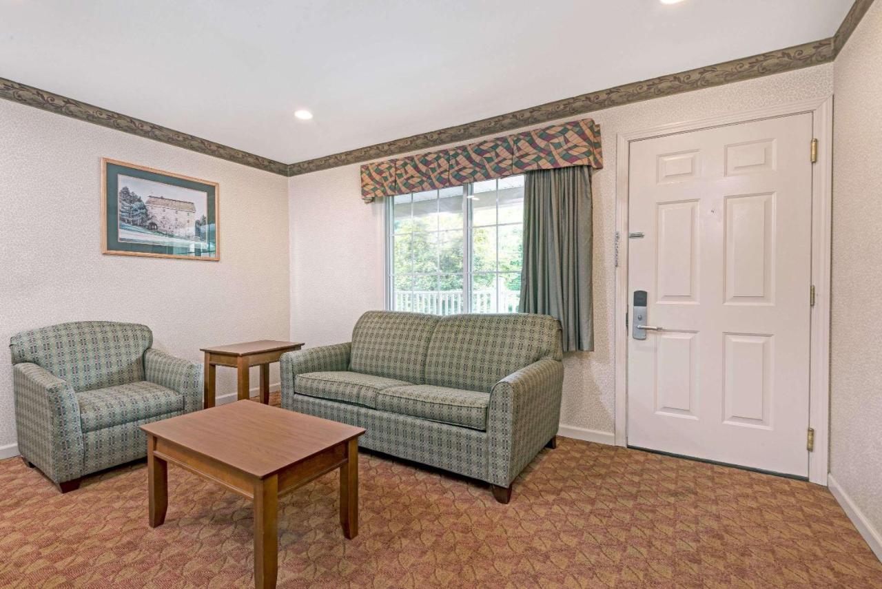 | Days Inn by Wyndham Ridgefield