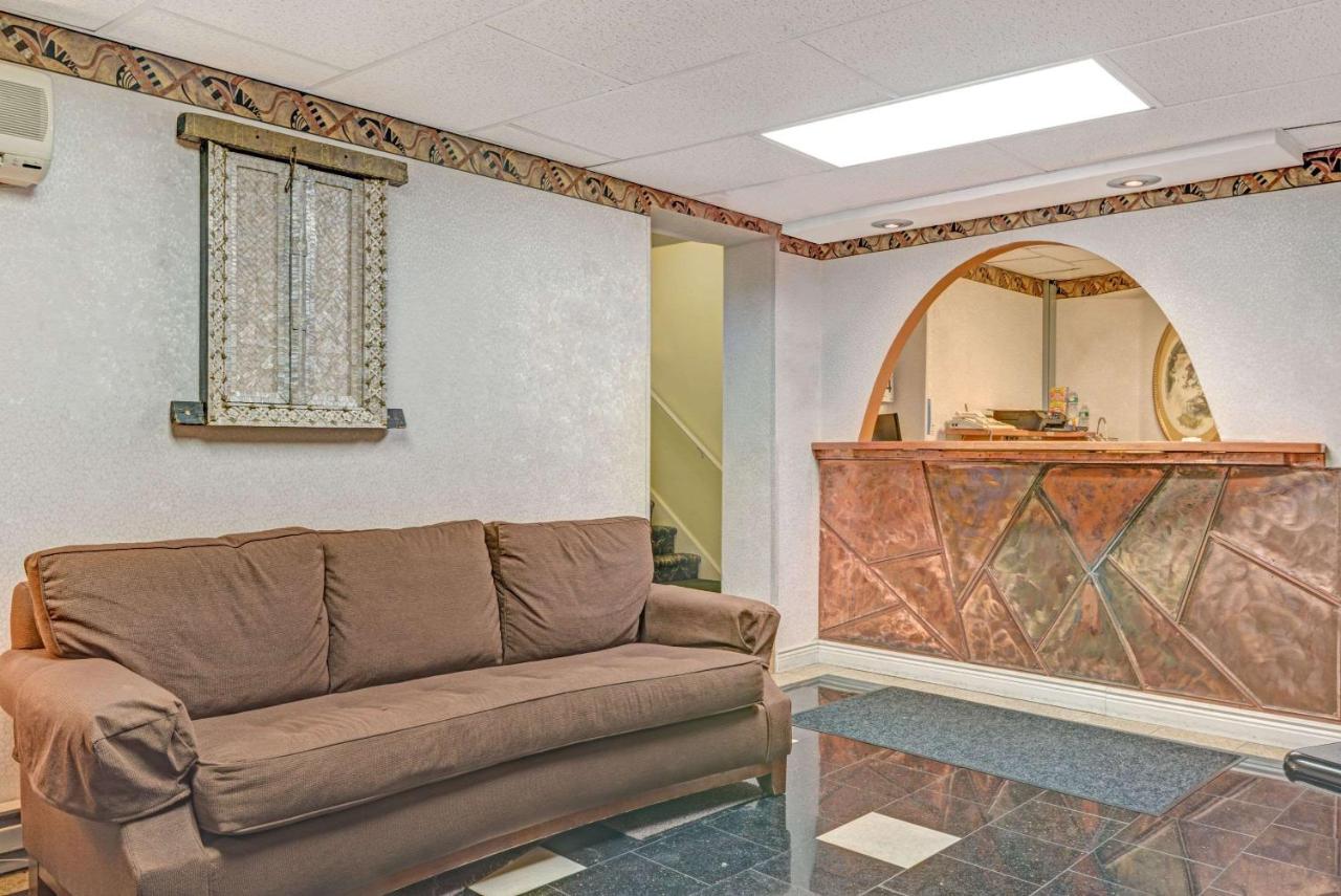| Days Inn by Wyndham Ridgefield