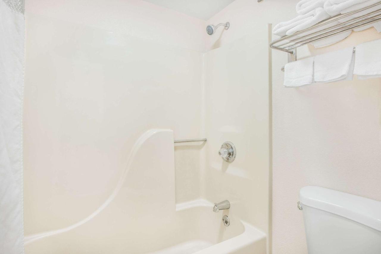 | Days Inn by Wyndham Calvert City