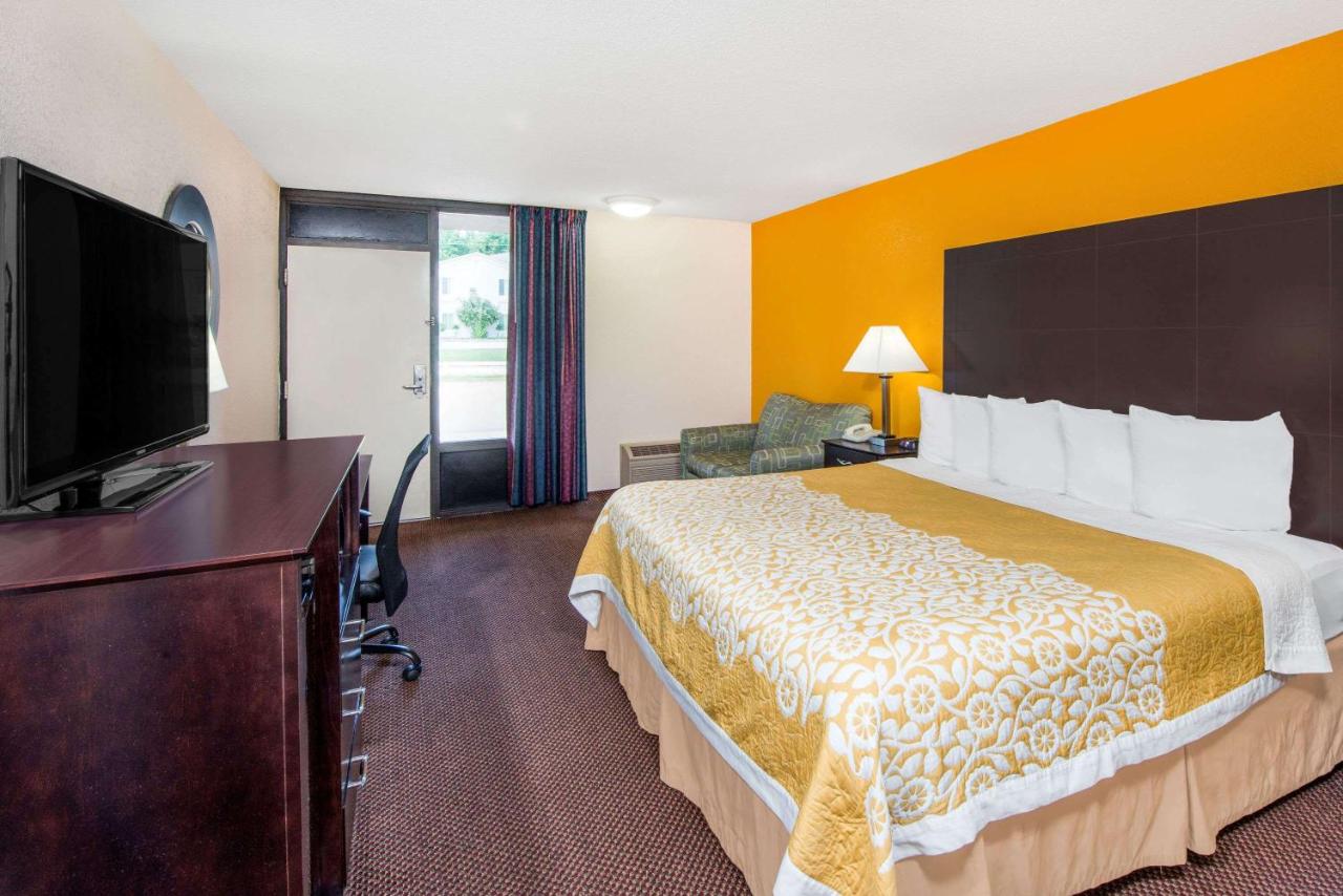 | Days Inn by Wyndham Calvert City