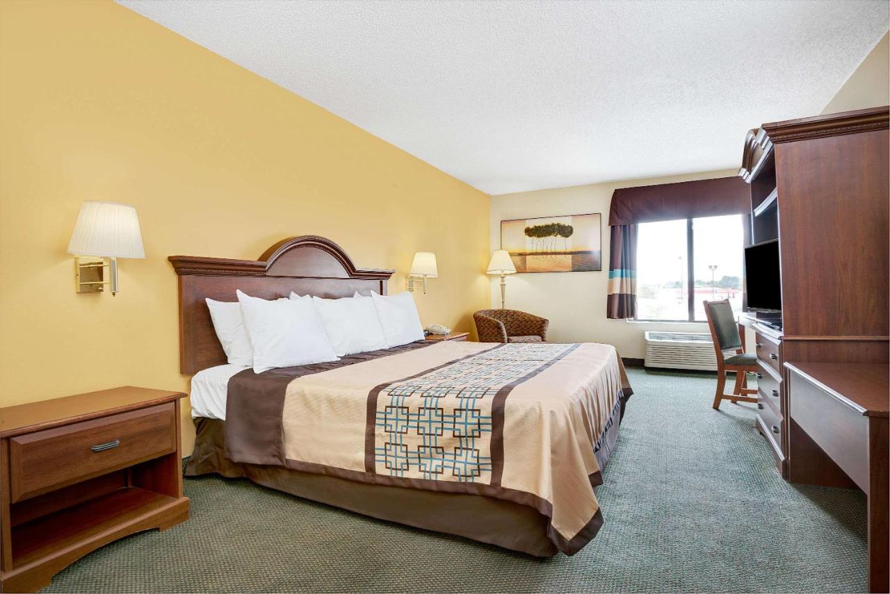 King Room - Non-Smoking at Days Inn by Wyndham Burlington East