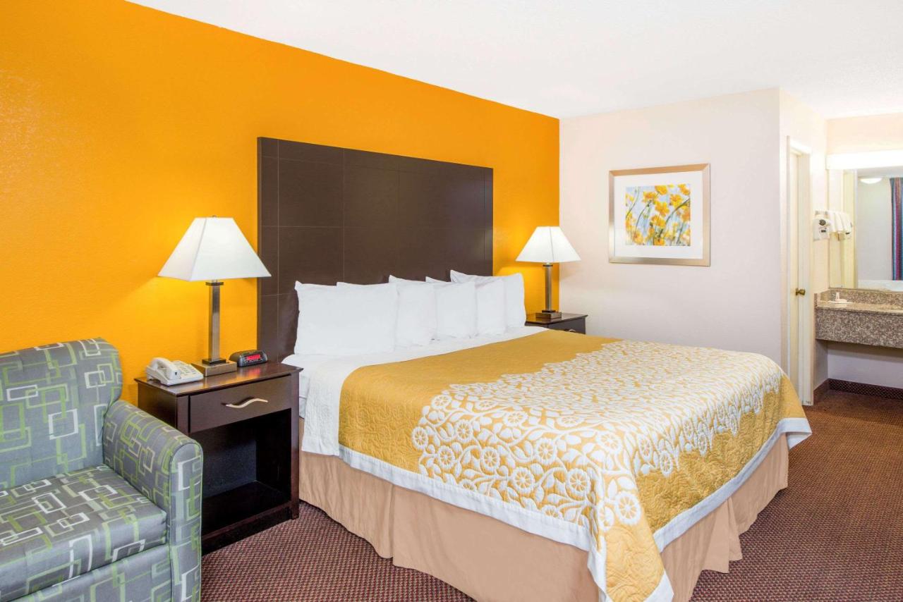 | Days Inn by Wyndham Calvert City