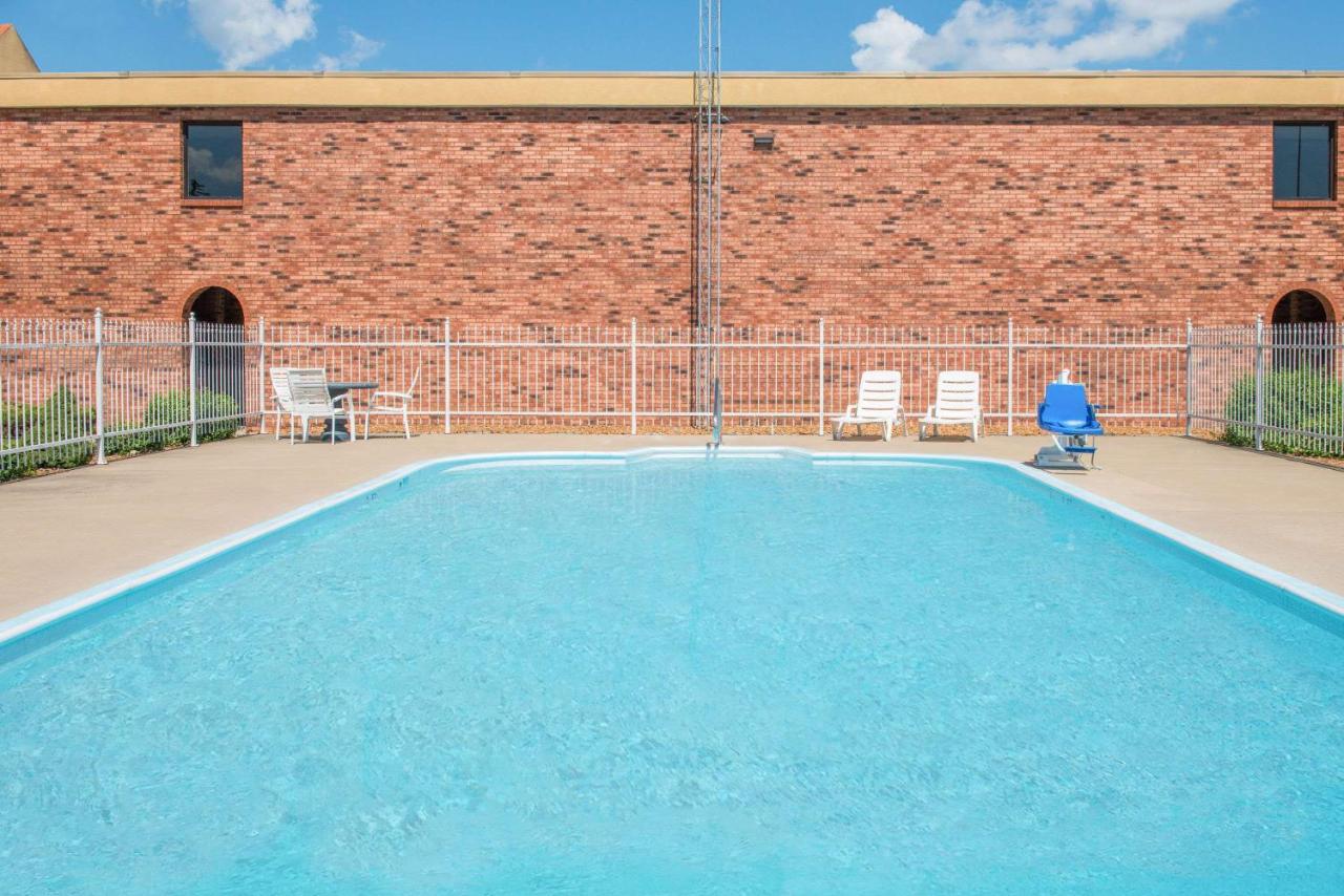 | Days Inn by Wyndham Calvert City