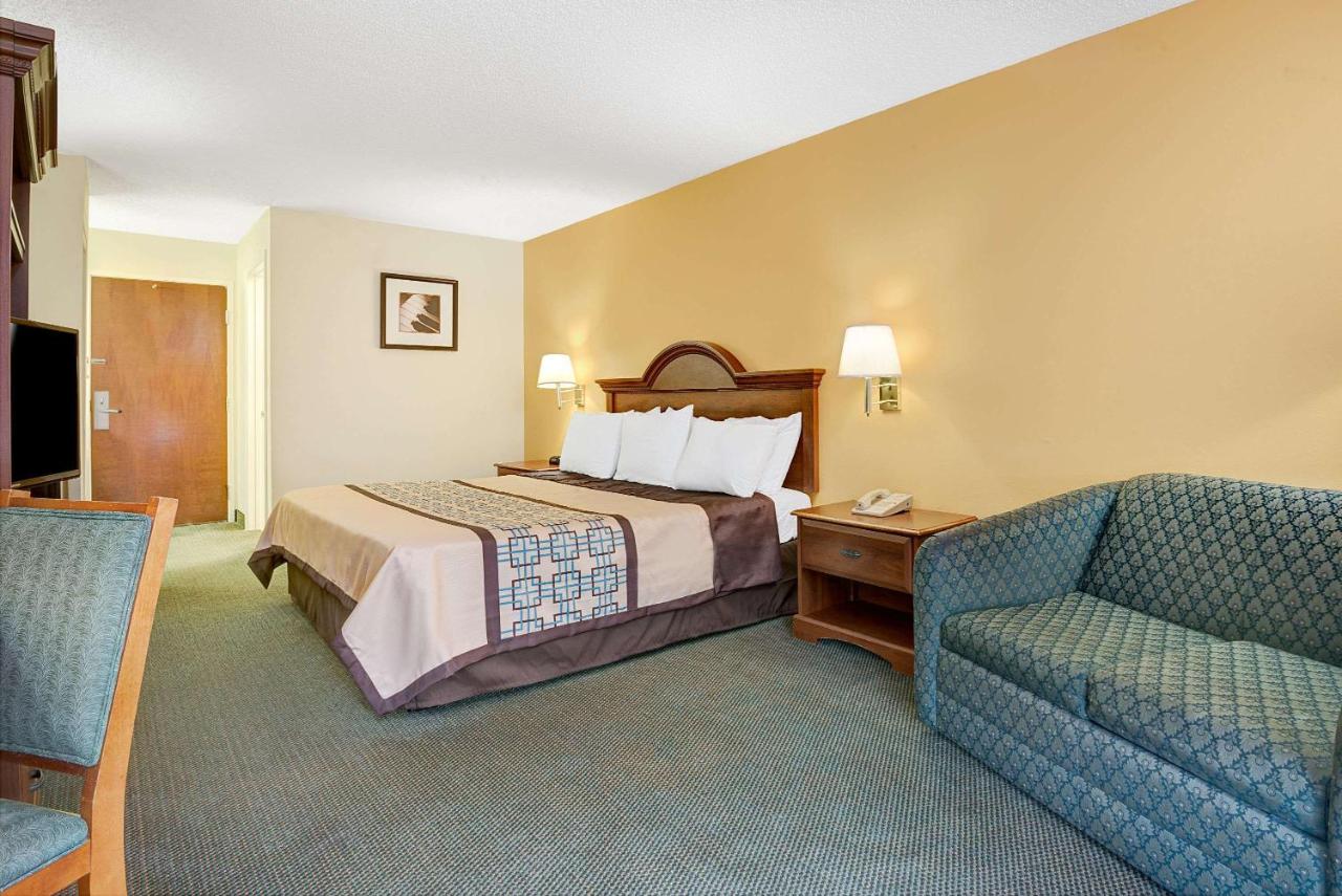 King Studio Suite - Non-Smoking at Days Inn by Wyndham Burlington East