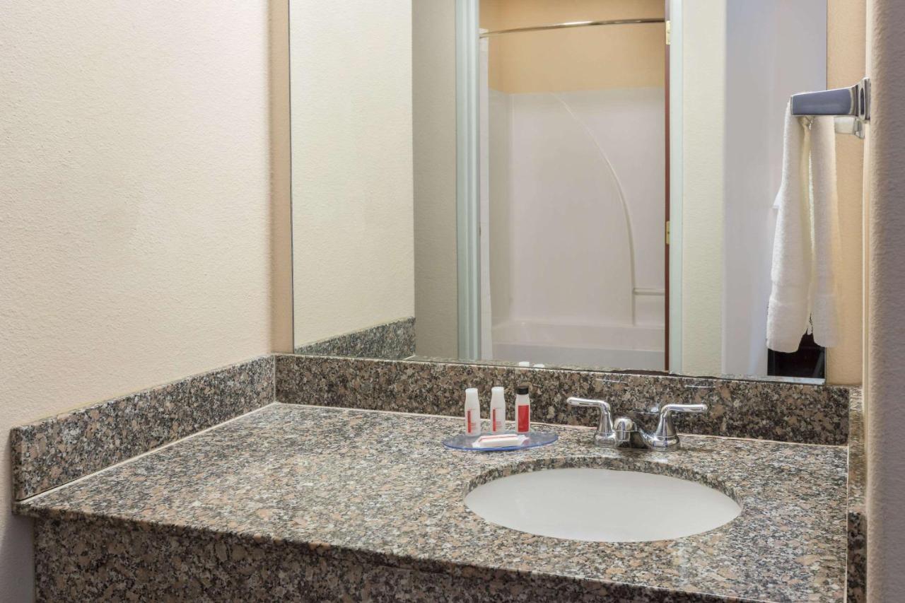 King Room - Non-Smoking at Days Inn & Suites by Wyndham Eunice