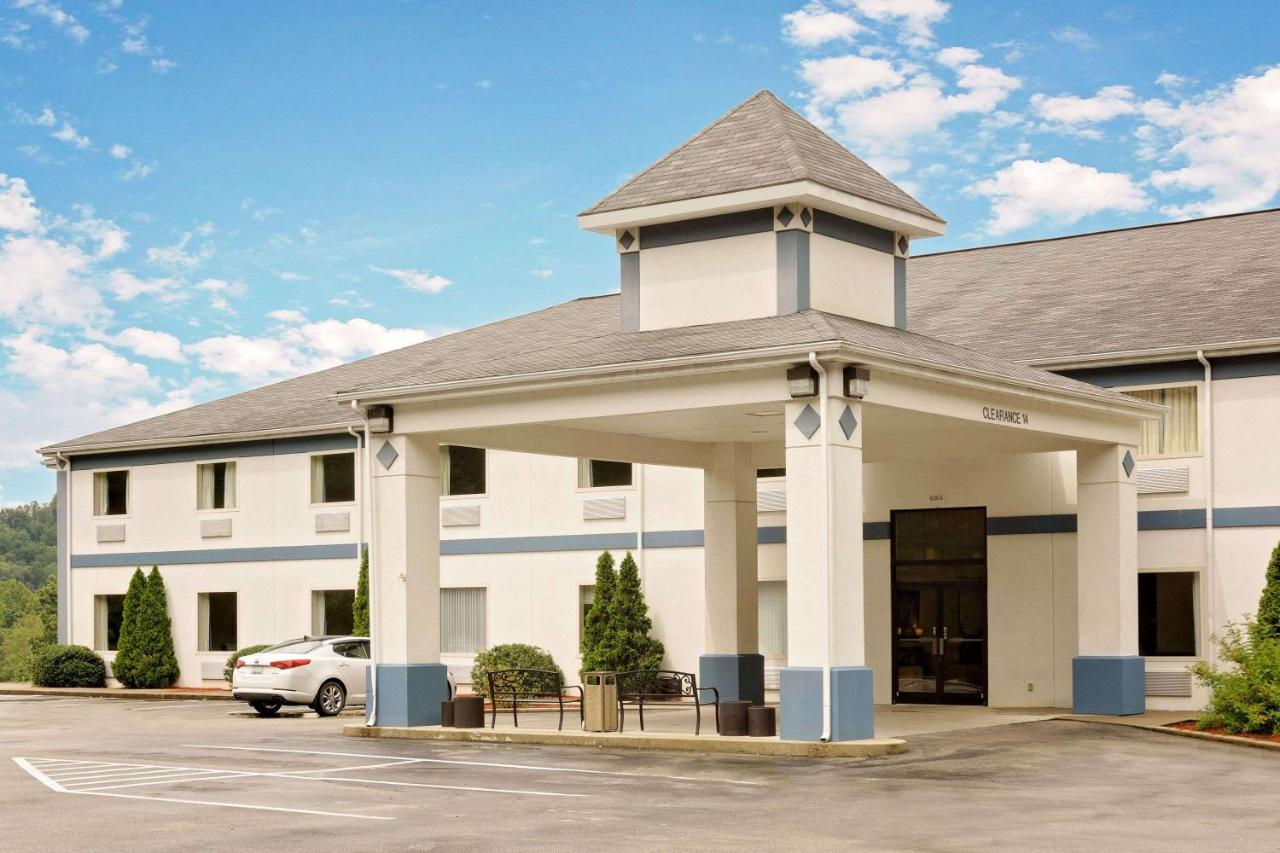  | Days Inn by Wyndham West Liberty