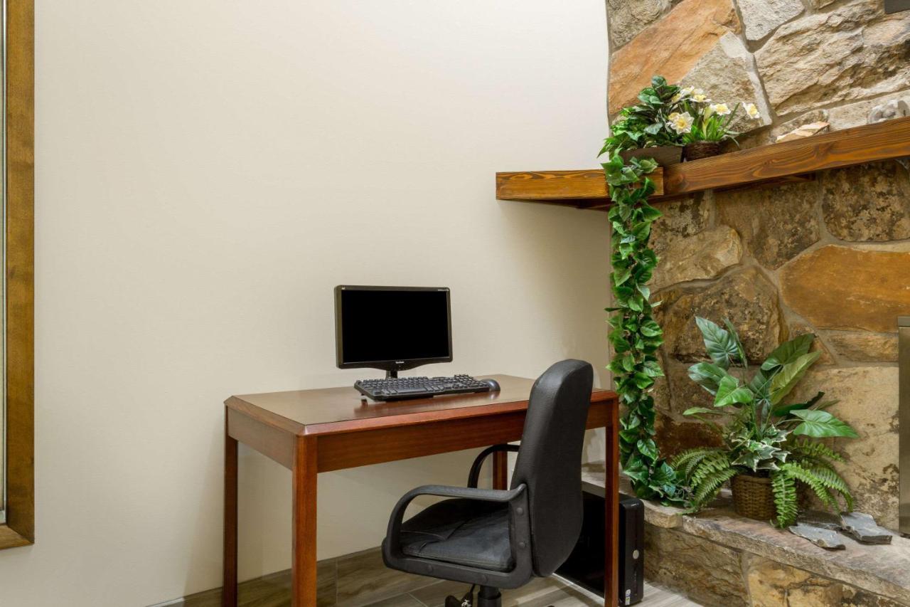 | Days Inn by Wyndham Delta