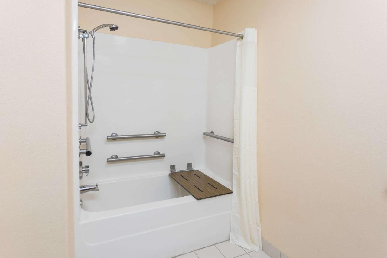 King Room - Disability Access - Non-Smoking at Days Inn & Suites by Wyndham Eunice