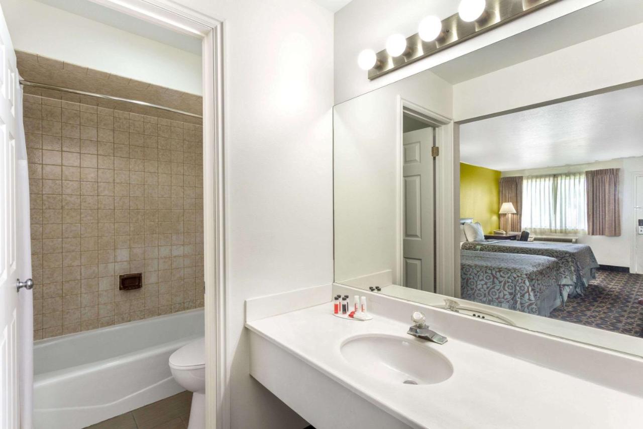 | Days Inn by Wyndham Delta