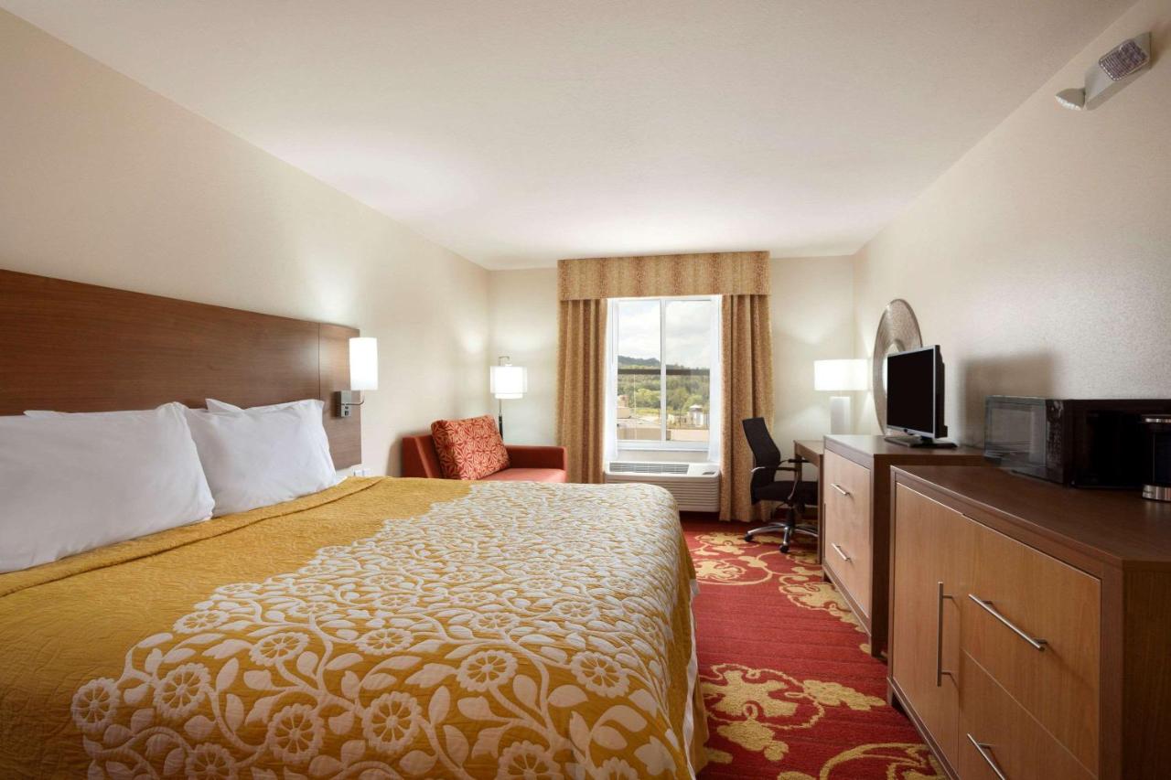 Studio King Suite - Accessible/Non-Smoking at Days Inn & Suites by Wyndham Caldwell