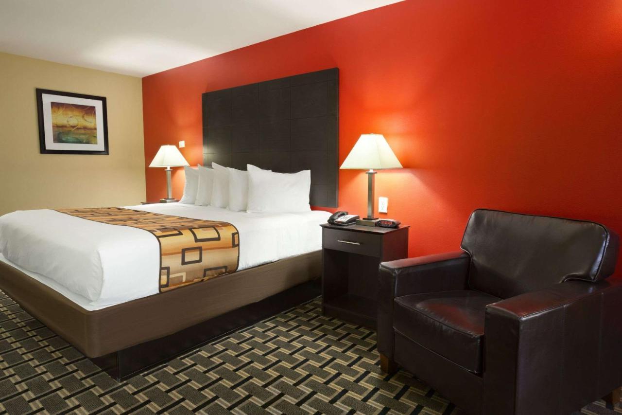 | Days Inn by Wyndham Henryetta