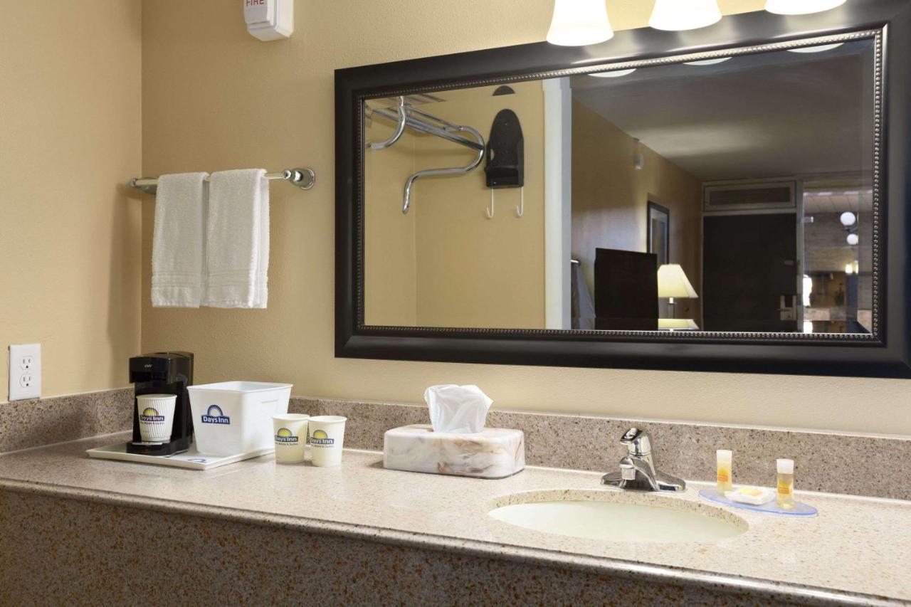| Days Inn by Wyndham Henryetta