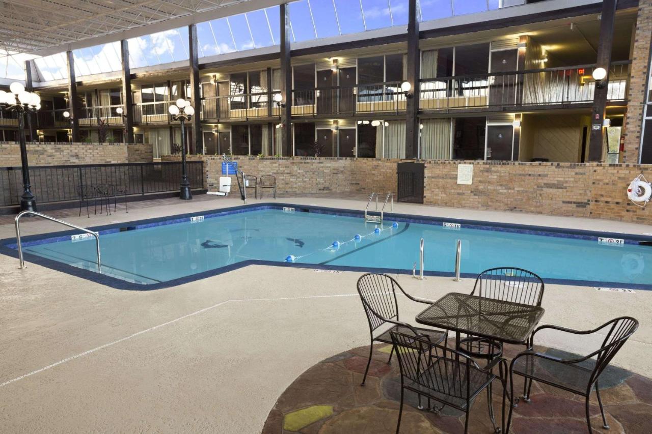 | Days Inn by Wyndham Henryetta