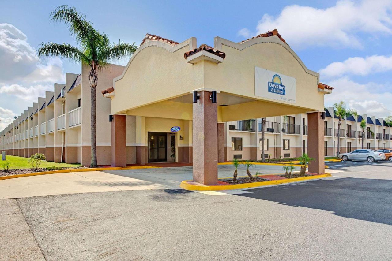  | Days Inn & Suites by Wyndham Tampa near Ybor City