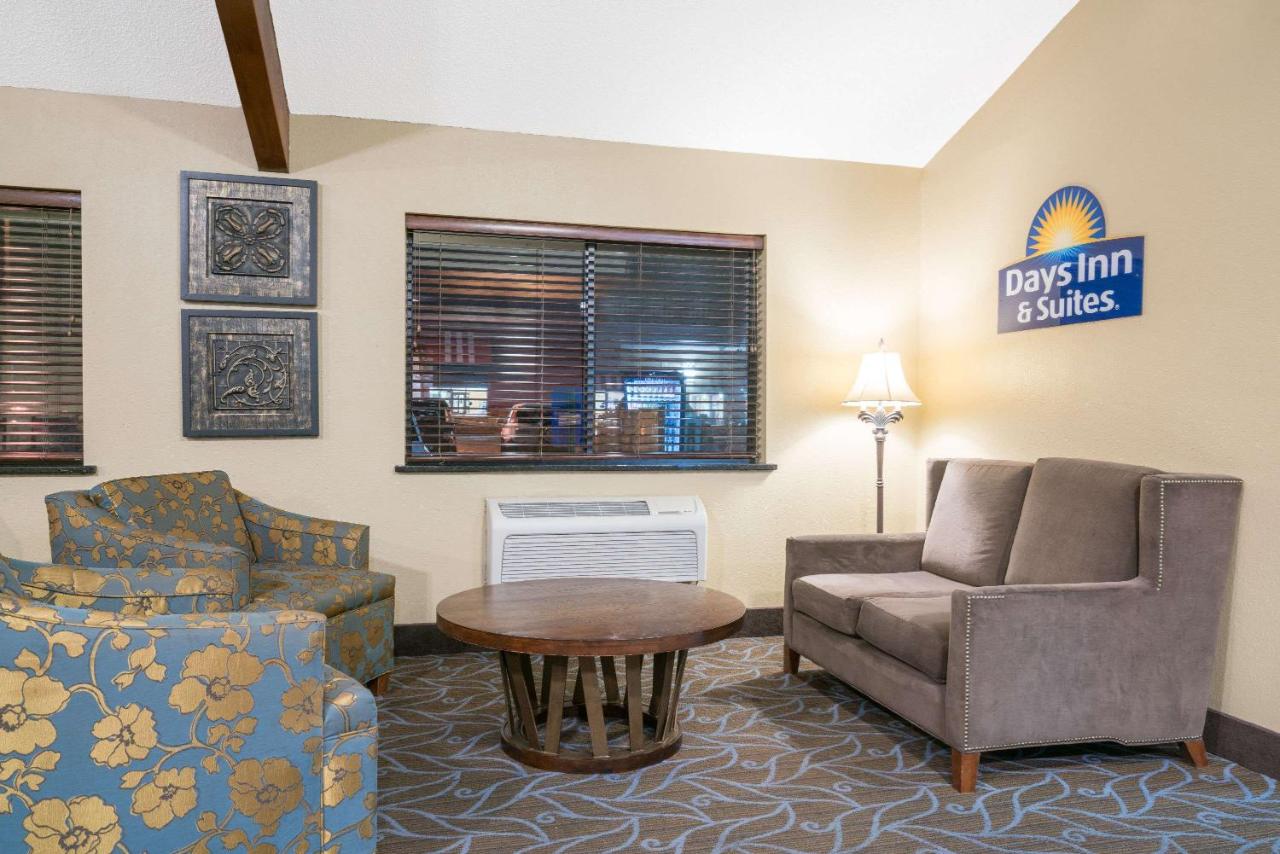 | Days Inn & Suites by Wyndham Baxter Brainerd Area