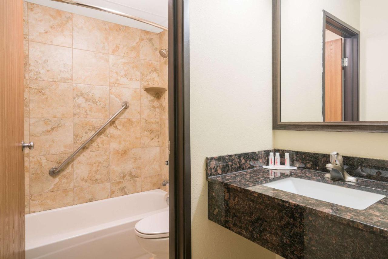 | Days Inn & Suites by Wyndham Baxter Brainerd Area
