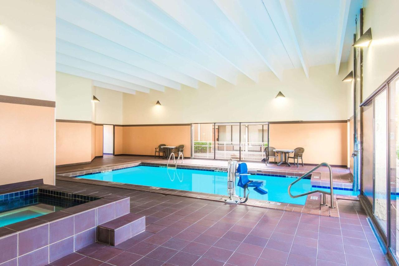 | Days Inn by Wyndham Altus
