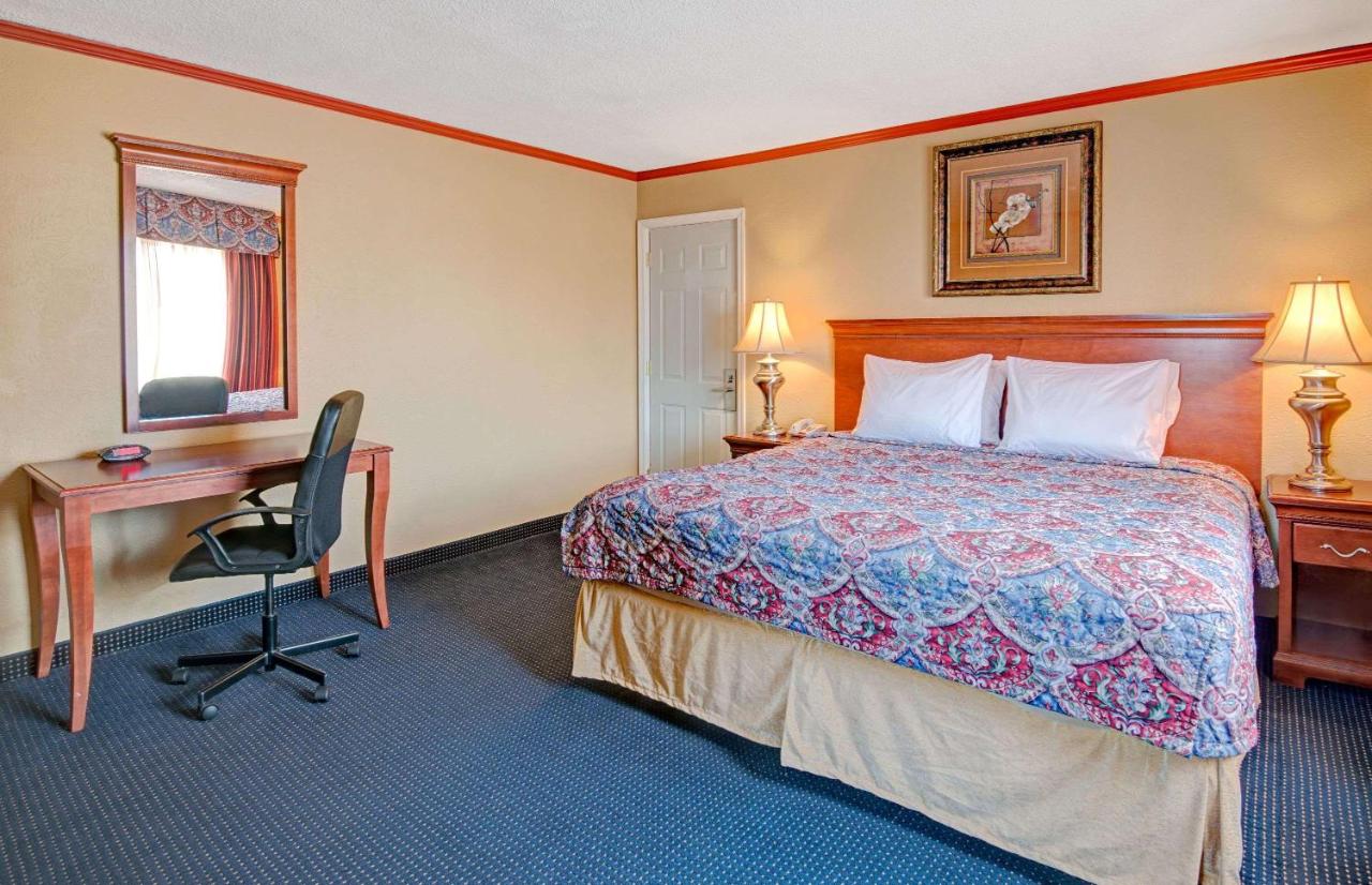 | Days Inn by Wyndham Albuquerque Downtown