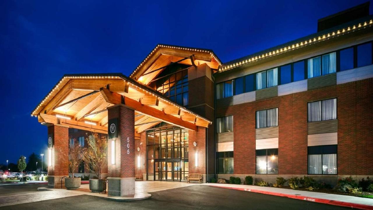  | Best Western Premier Boulder Falls Inn