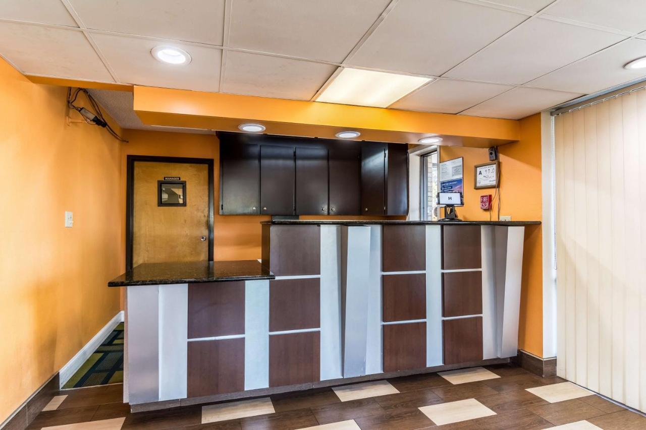 | Motel 6-Kenly, NC