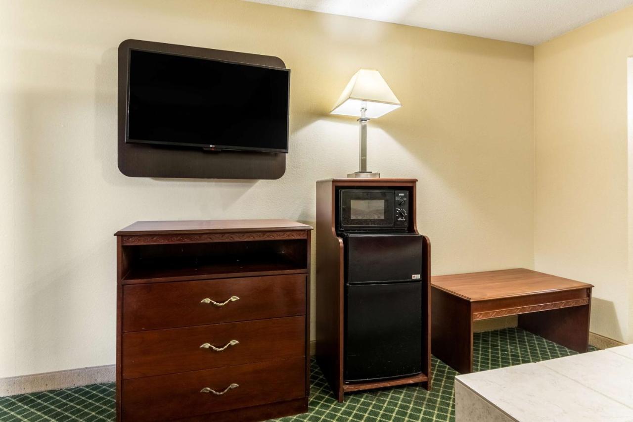| Motel 6-Kenly, NC