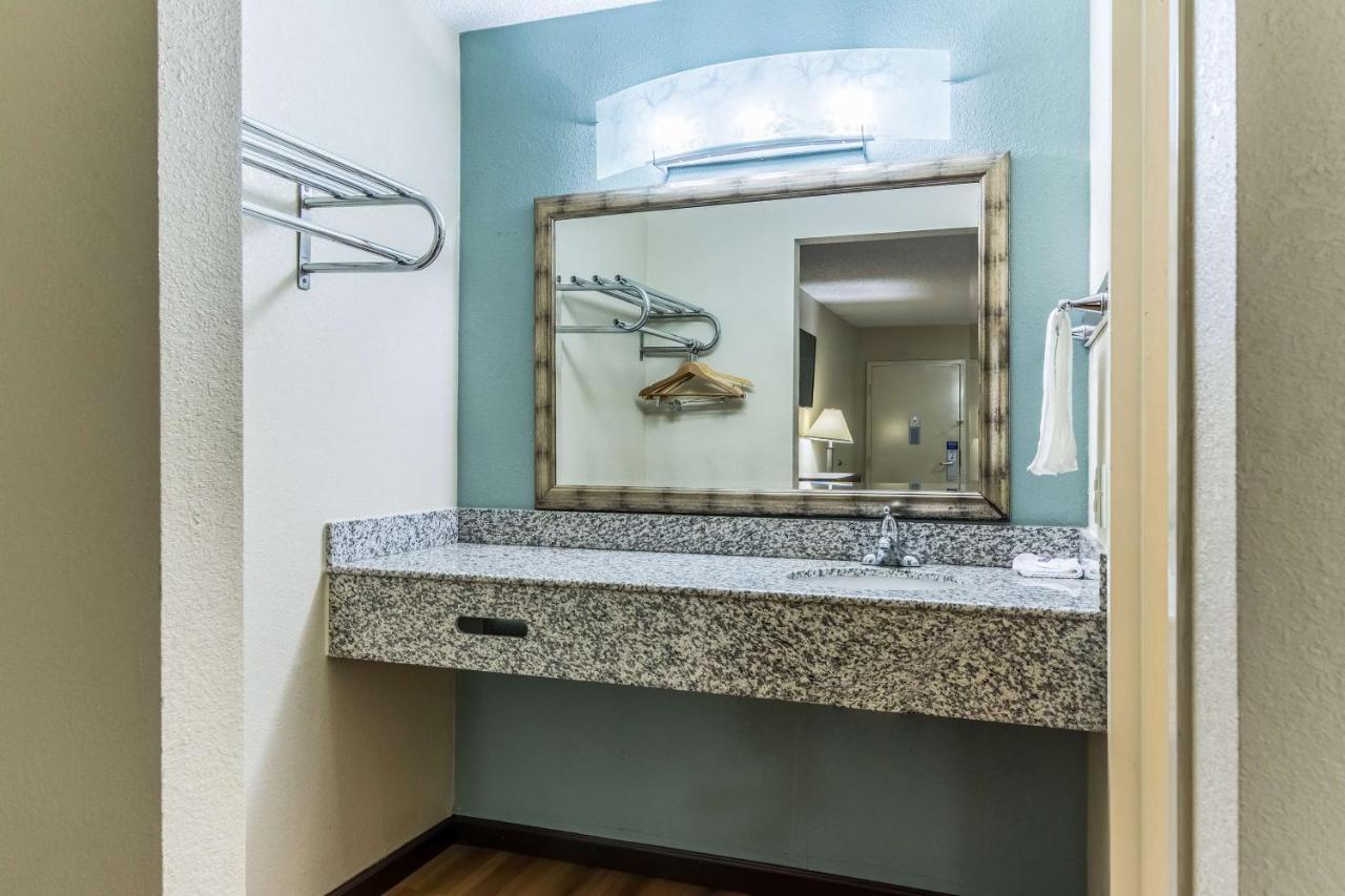 | Motel 6-Kenly, NC
