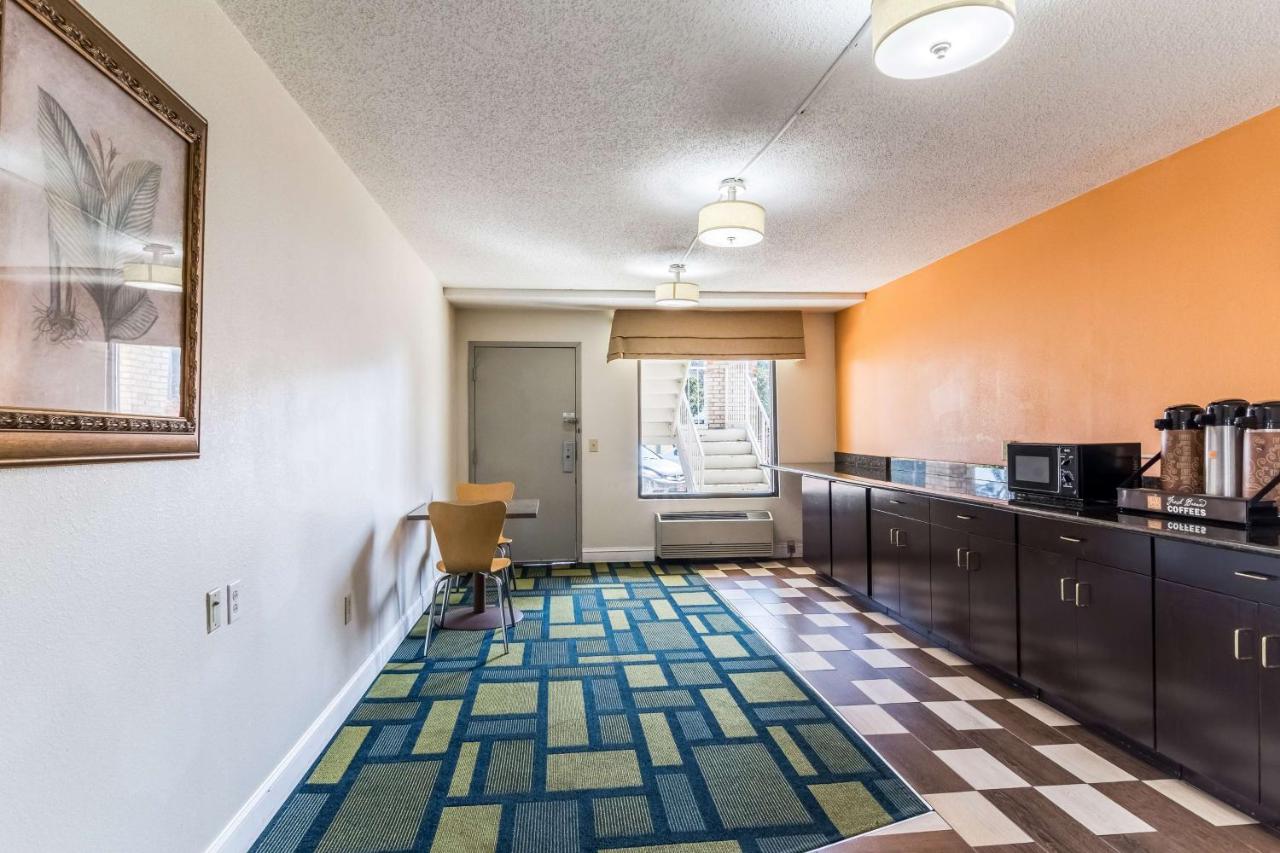 | Motel 6-Kenly, NC