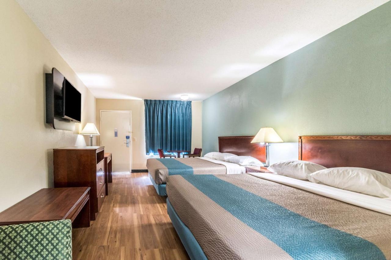 | Motel 6-Kenly, NC