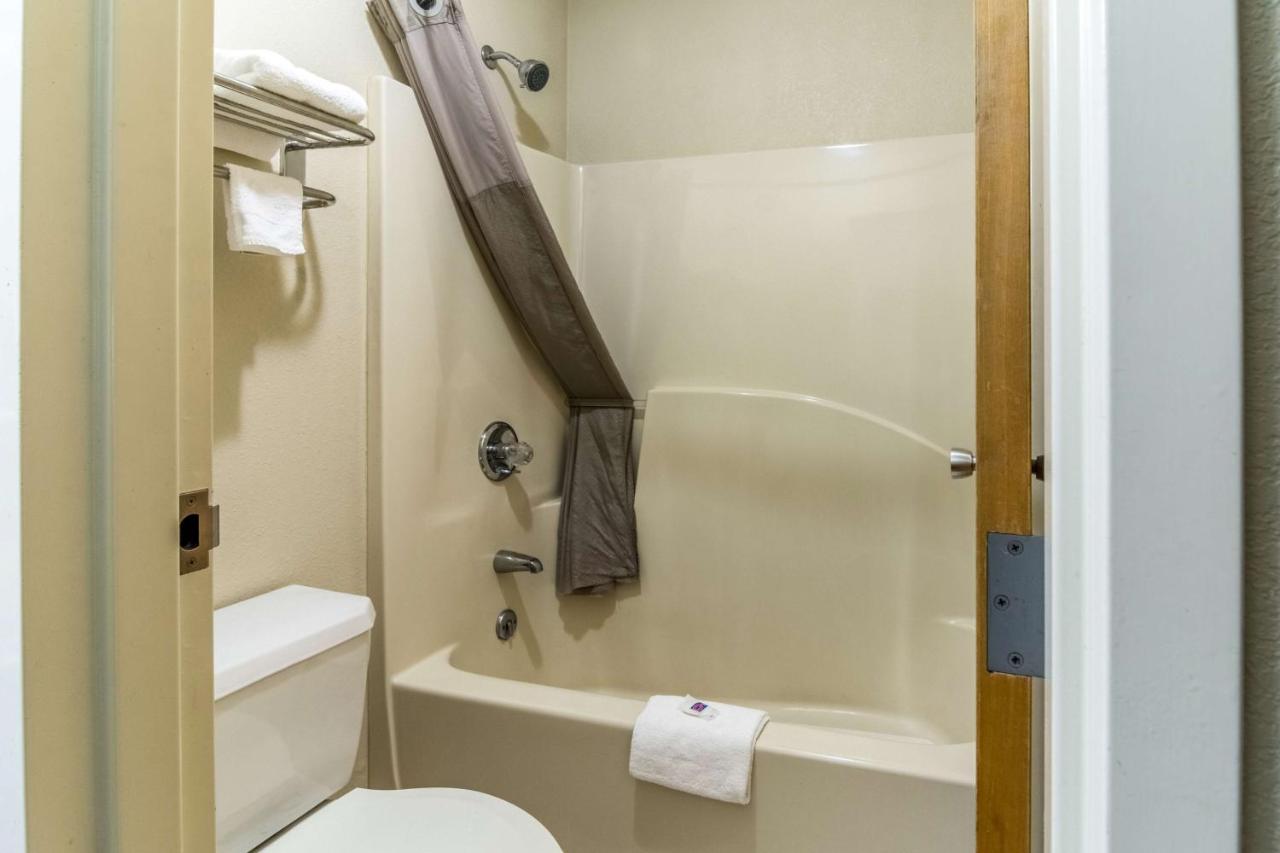 | Motel 6-Kenly, NC