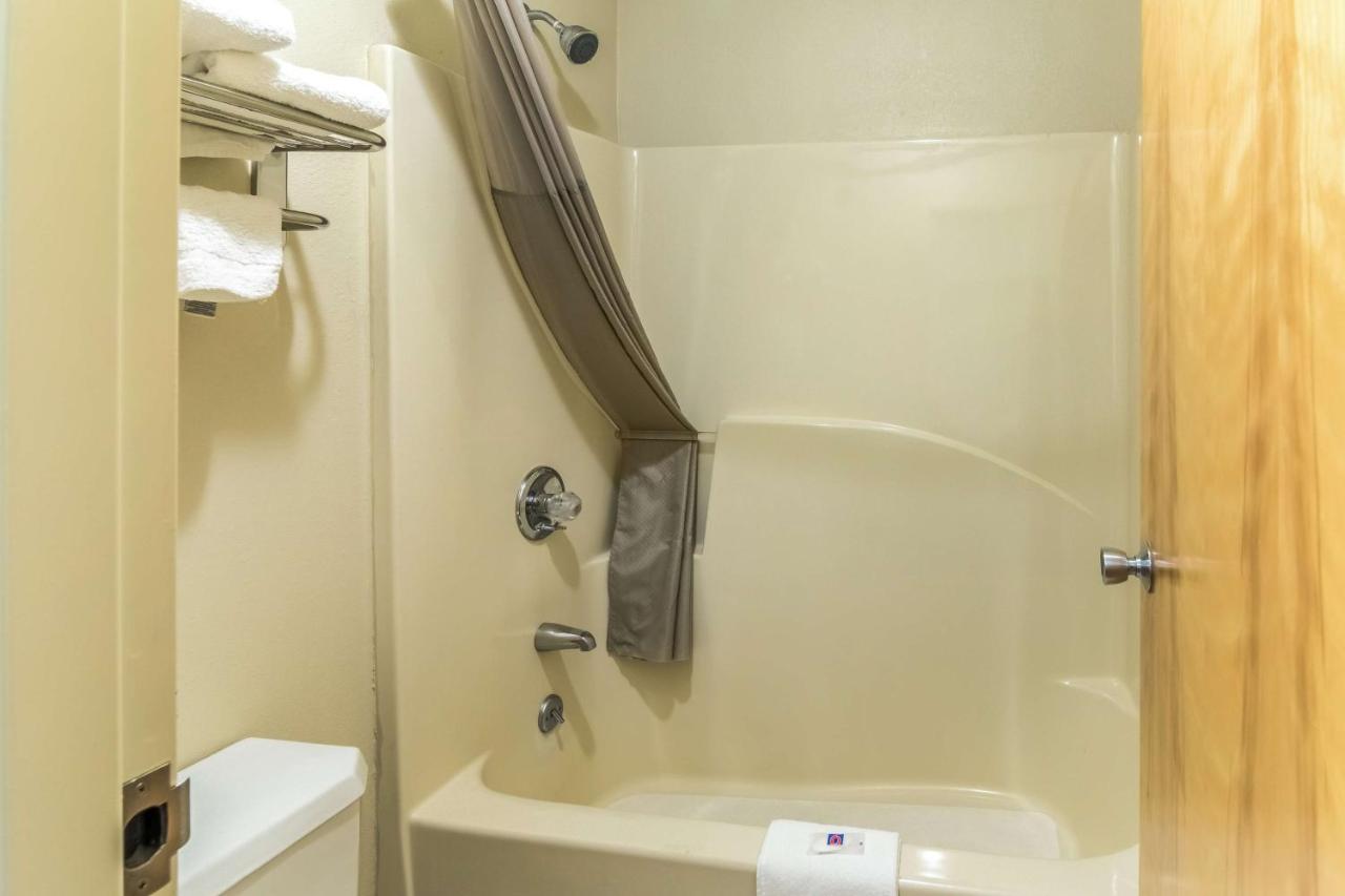 | Motel 6-Kenly, NC