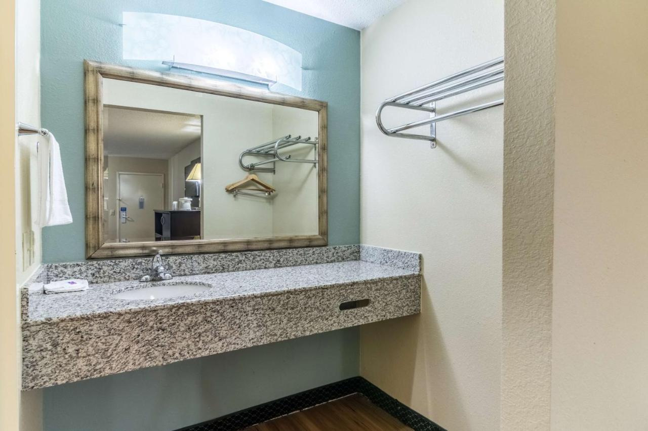 | Motel 6-Kenly, NC