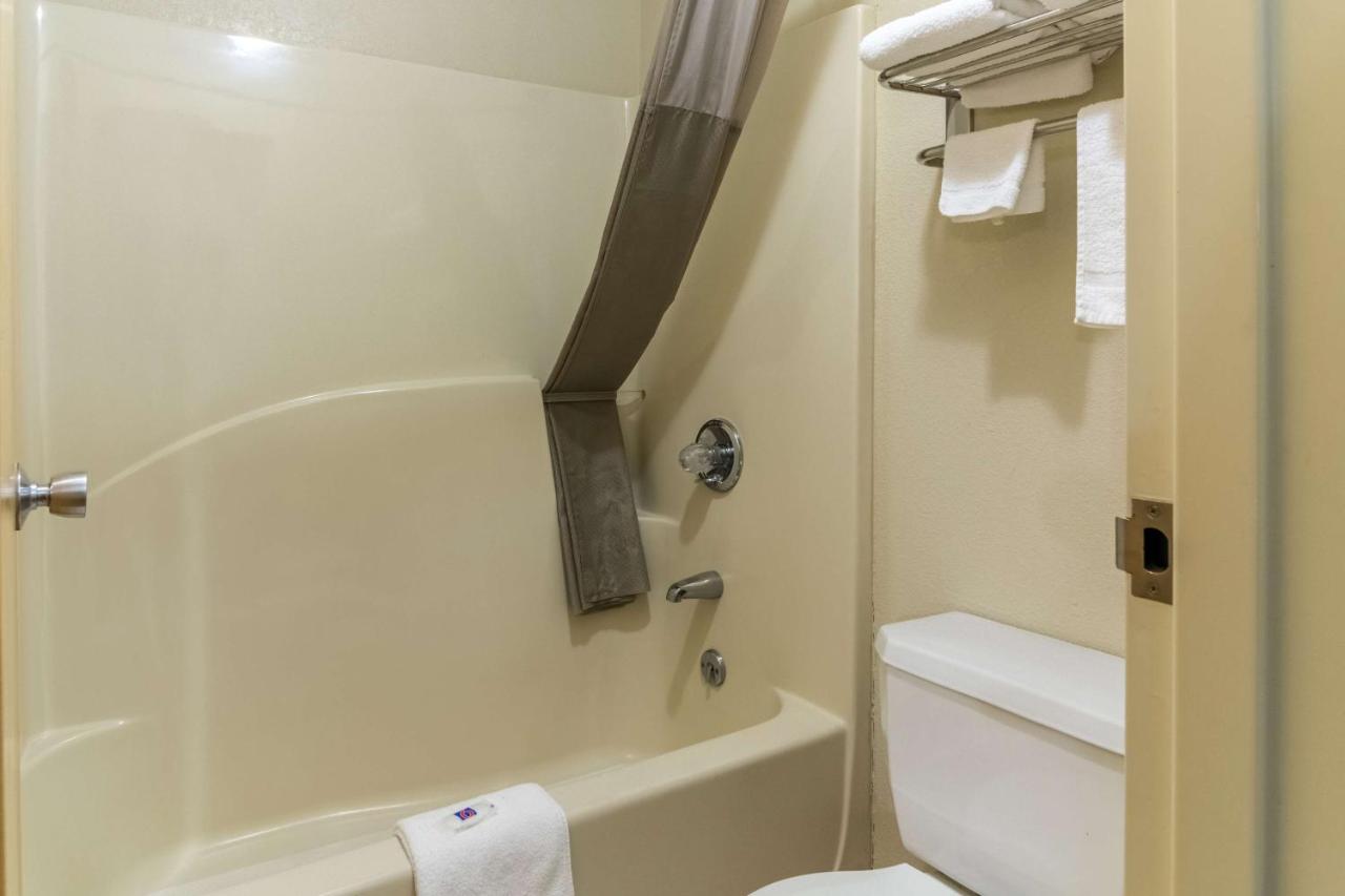 | Motel 6-Kenly, NC