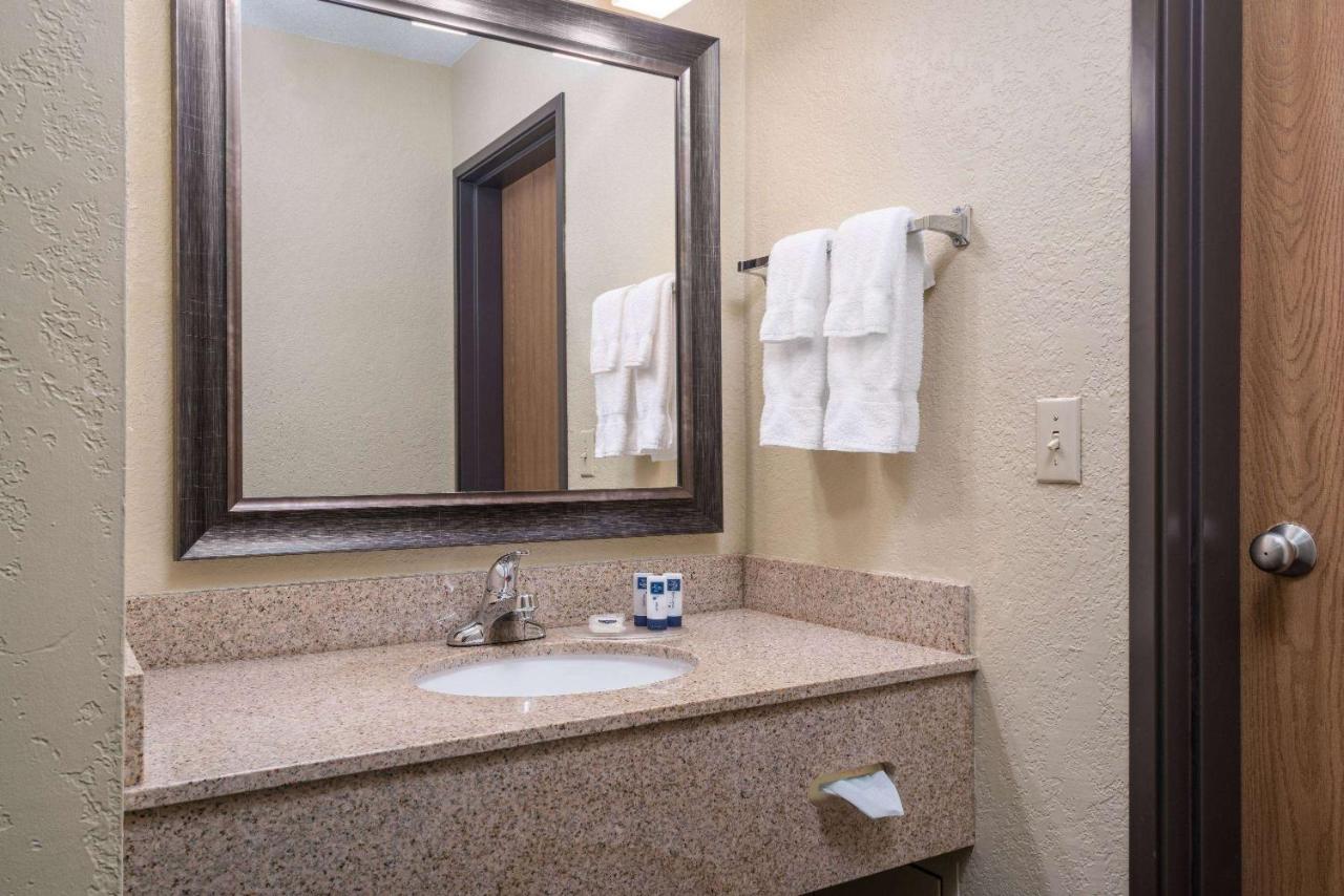 Deluxe Queen Suite - Non-Smoking at AmericInn by Wyndham Fargo West Acres